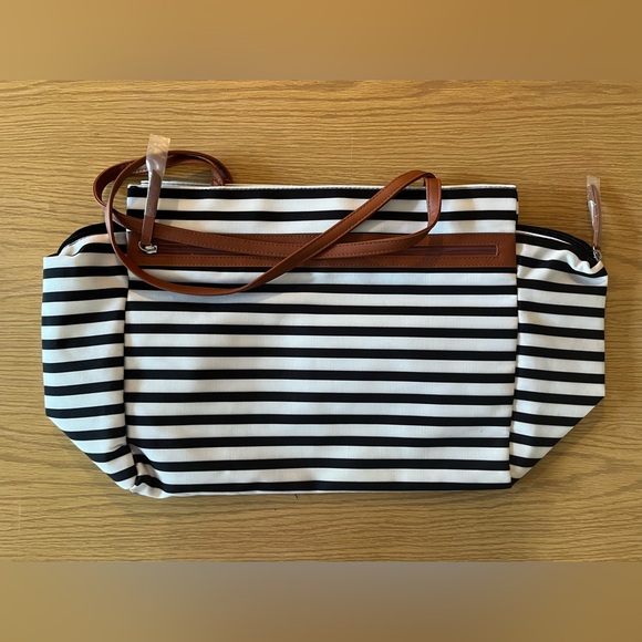 DSW Handbags - NIB DSW Weekender Bag